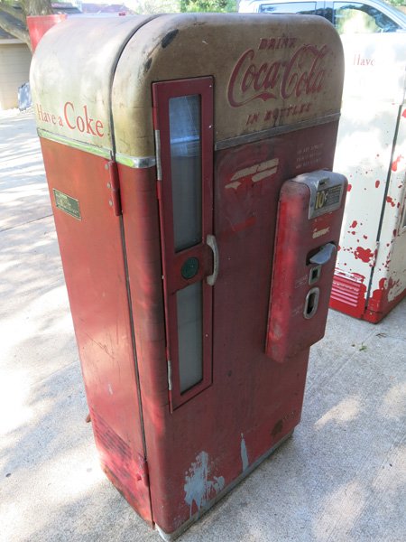 Vendo 81B Coca Cola Machine For Sale - Image 5