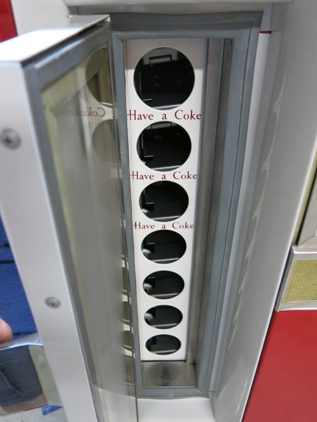 Vendo 63 Coca Cola Machine For Sale - Image 3