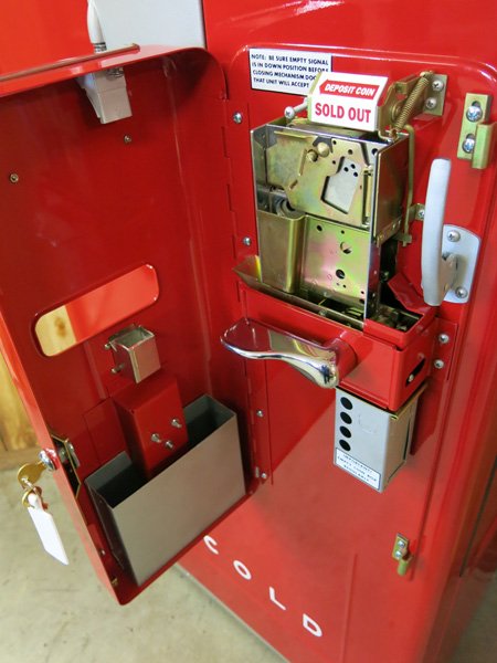 Vendo 81B Coca Cola Machine For Sale - Image 4