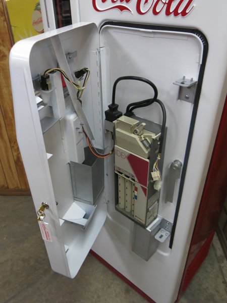 Cavalier 72 Coca Cola Machine For Sale - Image 4
