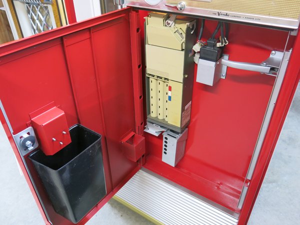 Vendo 63 Coca Cola Machine For Sale - Image 2