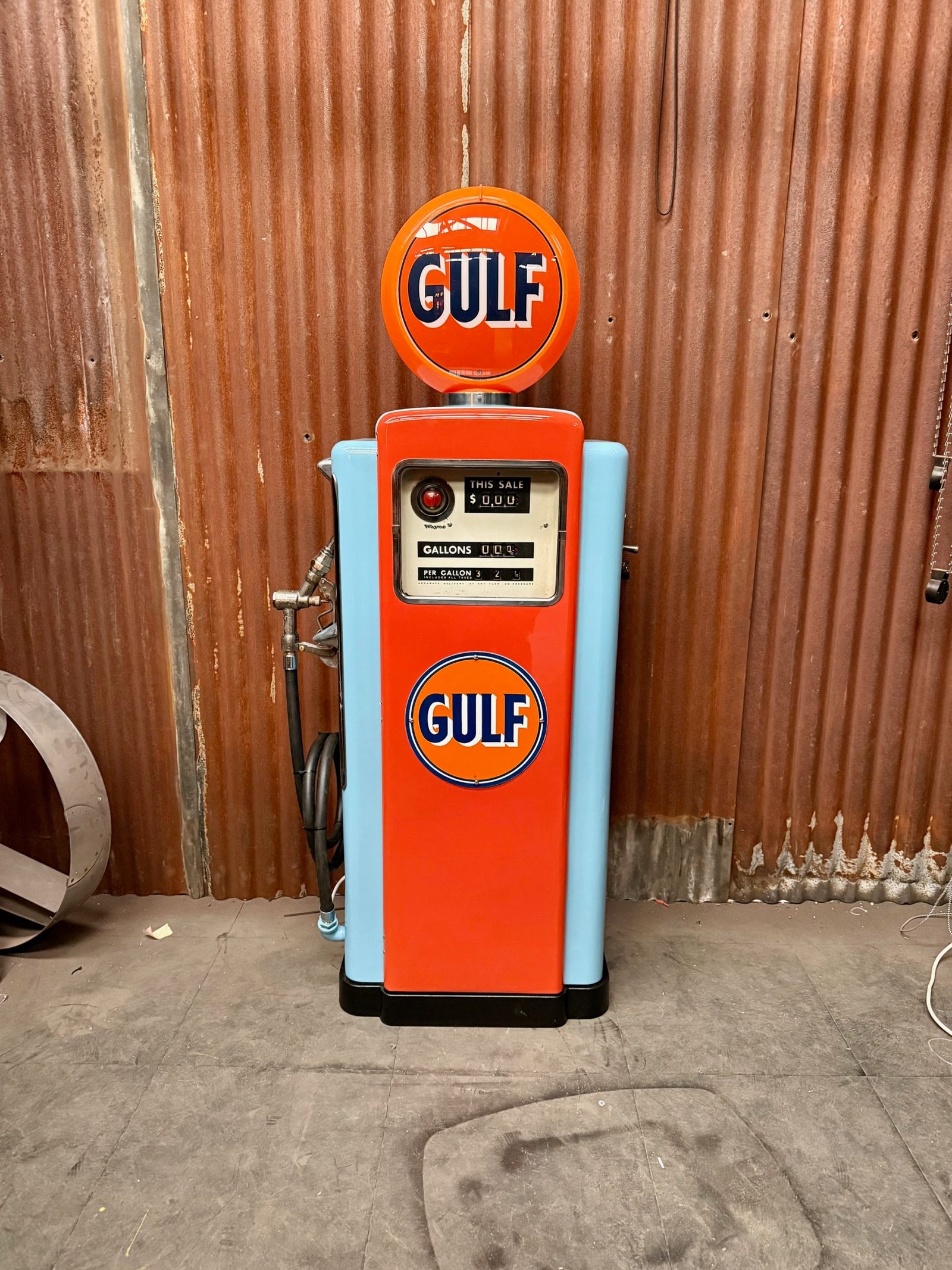Restored 1948 Gulf Wayne gas pump - Image 5