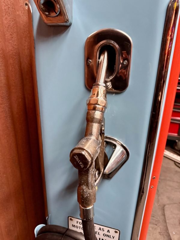 Restored 1948 Gulf Wayne gas pump - Image 3