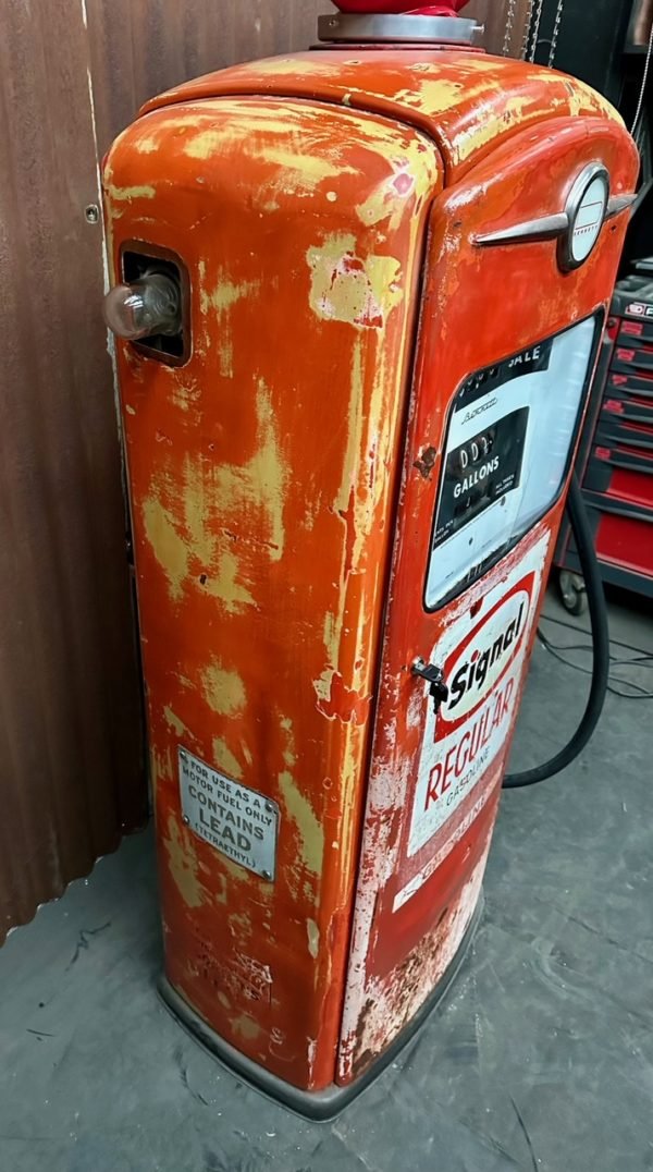 1958 Signal Gasoline American gas pump with original patina. - Image 8