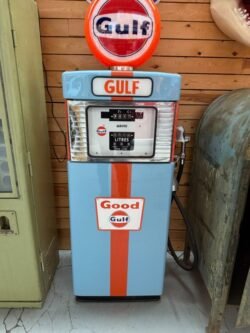 Beautifully restored 1955 Gulf Wayne 505 Gas Pump.