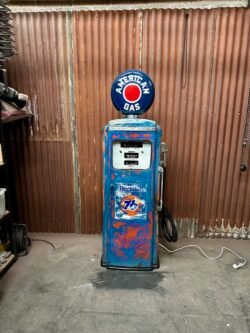 Gas pump 76 American gasoline 1953 original patina