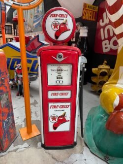 1950 Texaco Fire Chief American gas pump , enamelled