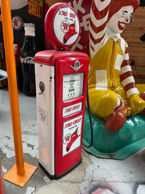 1950 Texaco Fire Chief American gas pump , enamelled - Image 4