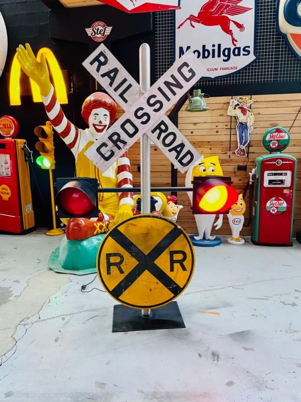 American Railroad crossing USA - Image 6