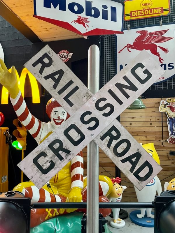 American Railroad crossing USA - Image 5