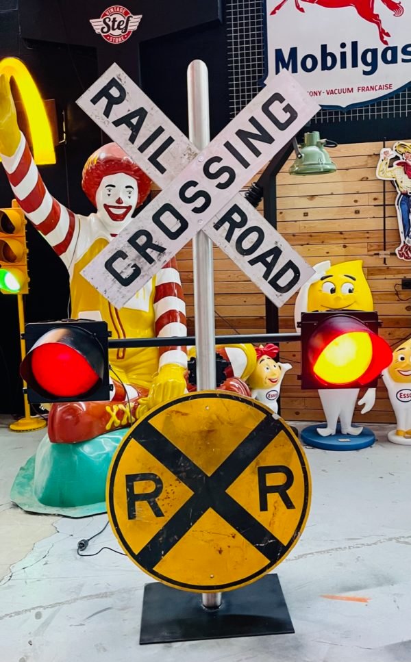 American Railroad crossing USA - Image 3
