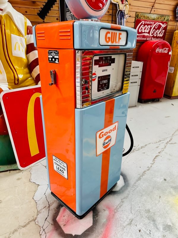 Beautifully restored 1955 Gulf Wayne 505 Gas Pump. - Image 4