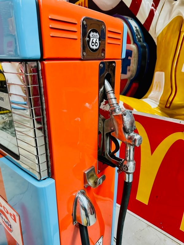 Beautifully restored 1955 Gulf Wayne 505 Gas Pump. - Image 2
