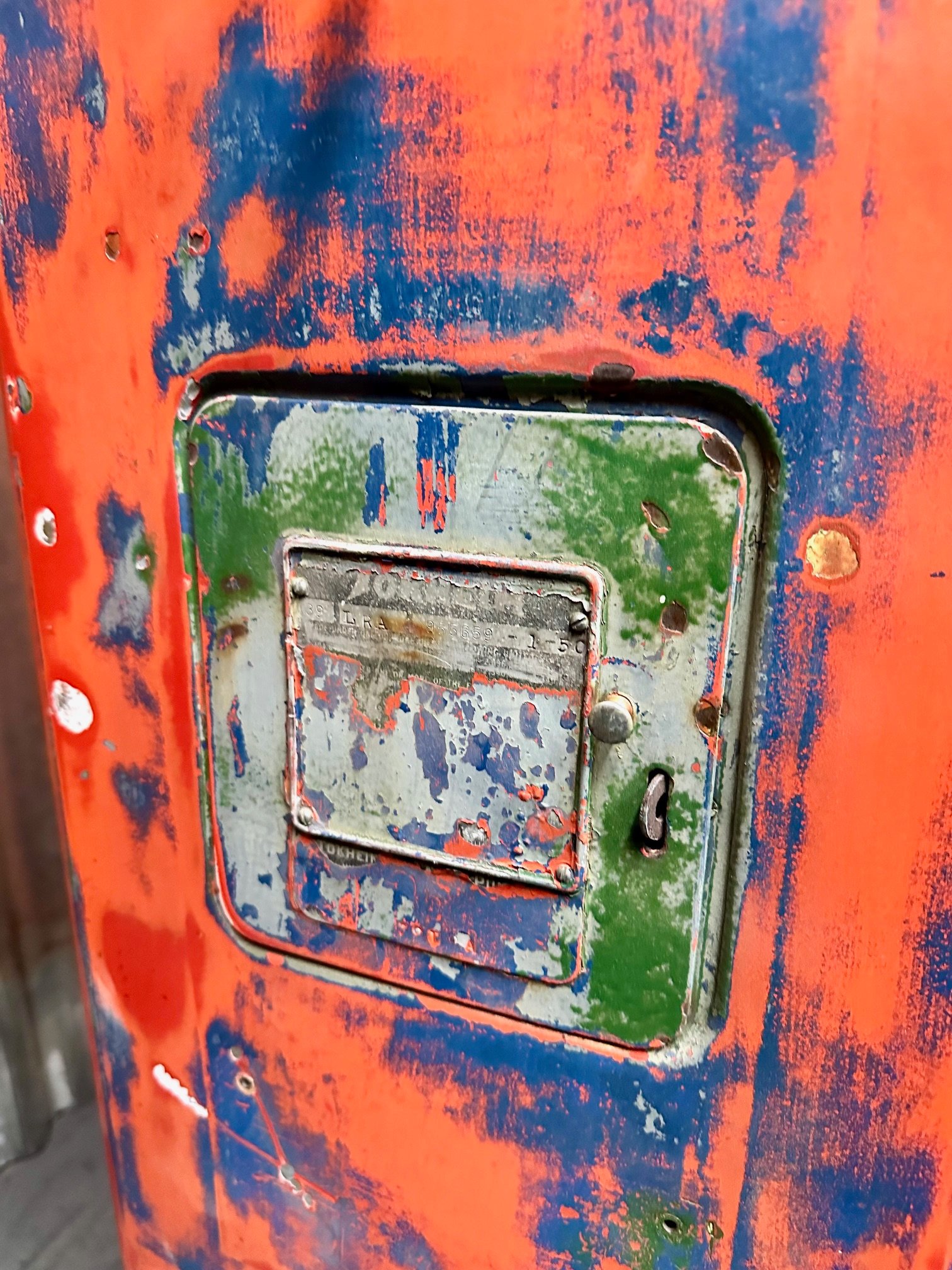 American Indian Gasoline gas pump with original patina - Image 3