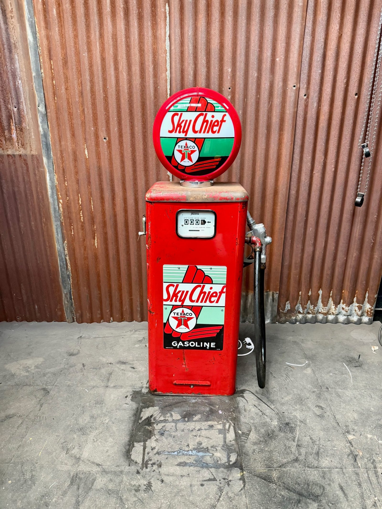 Original Texaco Sky Chief American gas pump. - Image 8