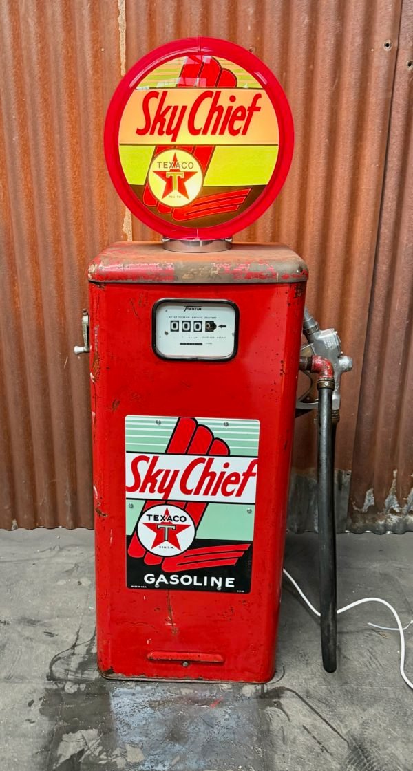 Original Texaco Sky Chief American gas pump. - Image 2