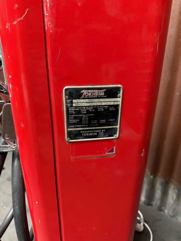 American Shell gas pump. - Image 2