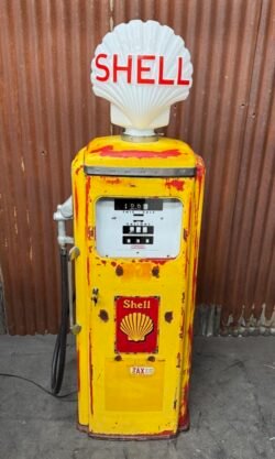 Shell American gas pump from 1955 with original patina