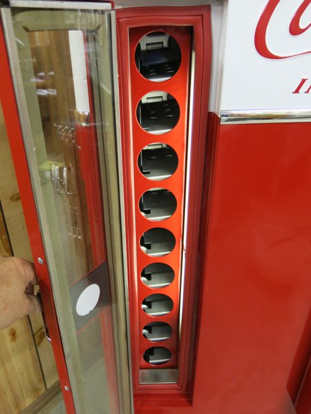 Vendo 81B Coca Cola Machine For Sale - Image 6