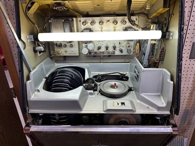 1965 Wallmount Rock-ola 430 45 rpm Vinyl Jukebox For Sale - Image 3