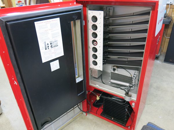 Vendo 63 Coca Cola Machine For Sale - Image 4